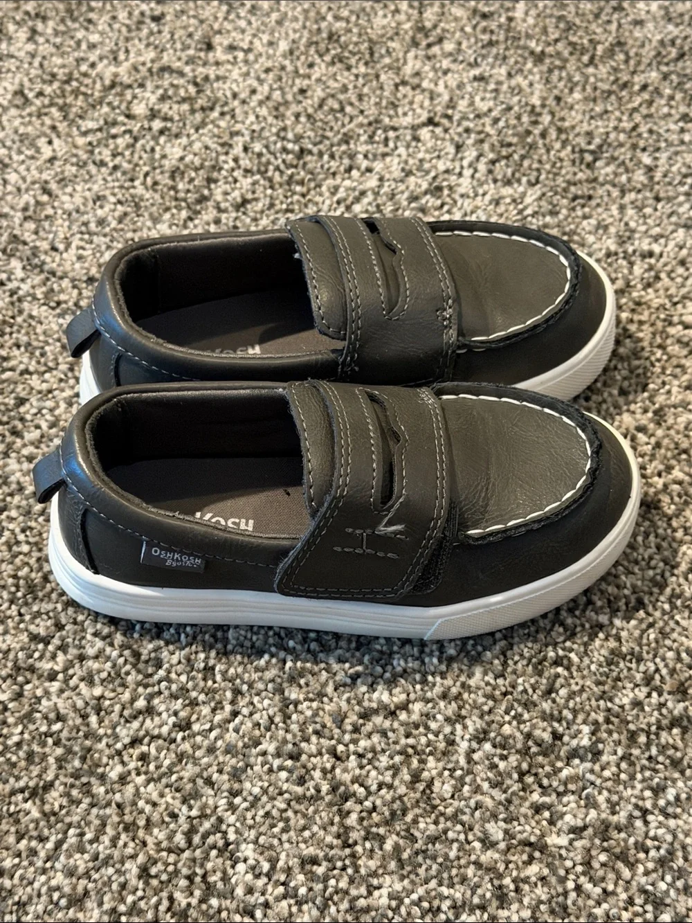 Oshkosh Boys Loafers Size 9